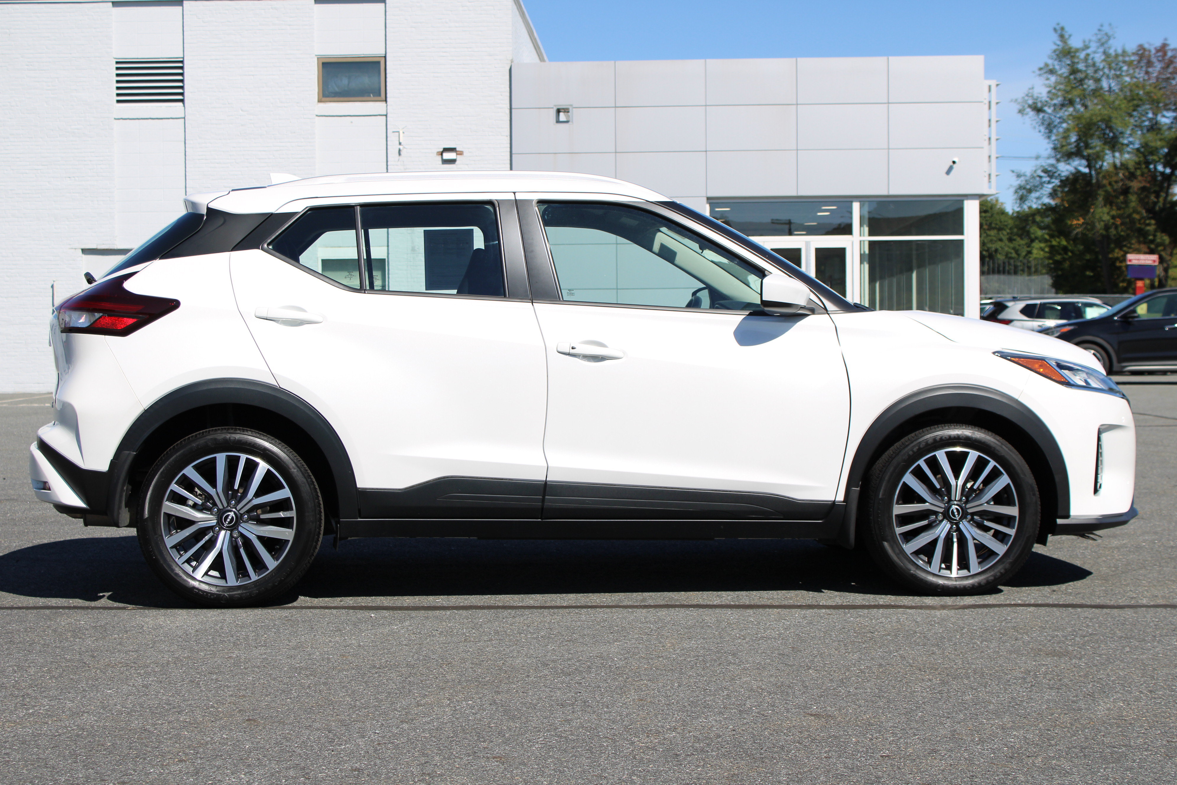 Used 2023 Nissan Kicks SV FWD image 5