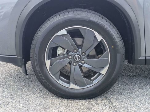 Used 2025 Nissan Rogue SV AWD/4WD image 10