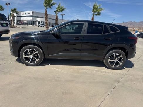 Used 2024 Chevrolet Trax RS w/ Driver Confidence Package FWD image 2