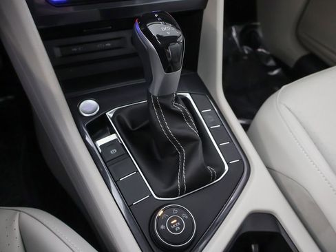 Used 2024 Volkswagen Tiguan SE image 51