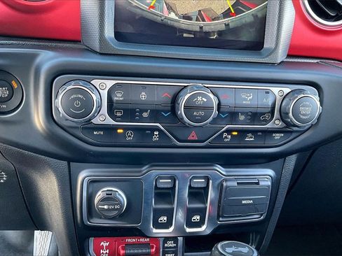 Certified 2022 Jeep Wrangler Rubicon w/ LED Lighting Group image 17