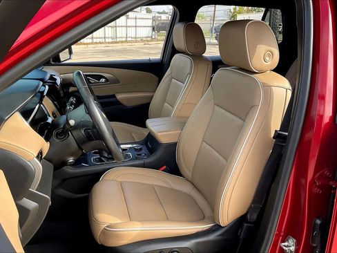 Used 2022 Chevrolet Traverse Premier image 7