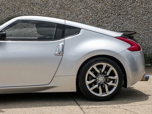 Used 2014 Nissan 370Z Coupe RWD image 12