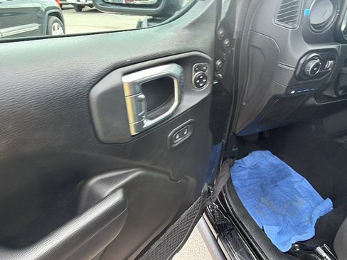 Used 2025 Jeep Wrangler Unlimited Rubicon 4xe w/ Safety Group AWD/4WD image 15