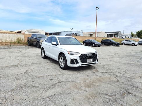 Used 2024 Audi Q5 e Premium w/ Convenience Package AWD/4WD image 3