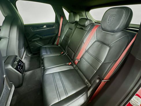 Certified 2026 Porsche Cayenne GTS AWD/4WD image 37