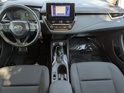 Used 2025 Toyota Corolla LE FWD image 11