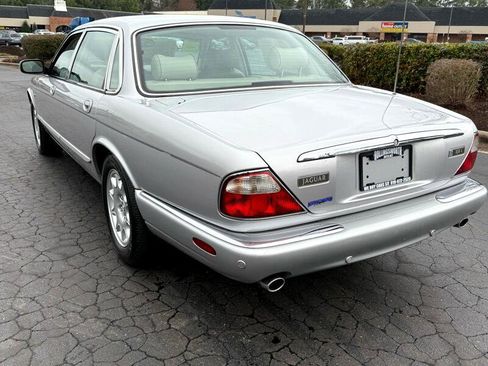 Used 2001 Jaguar XJ8 image 3