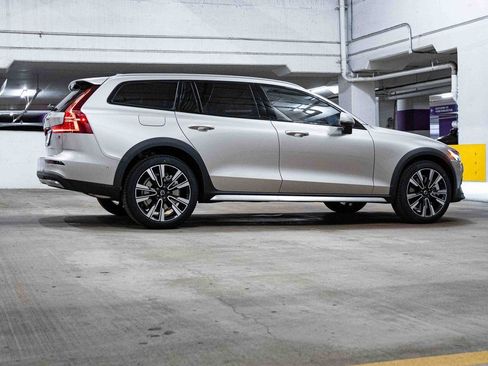 New 2025 Volvo V60 B5 Cross Country Ultra w/ Protection Package Premier image 7