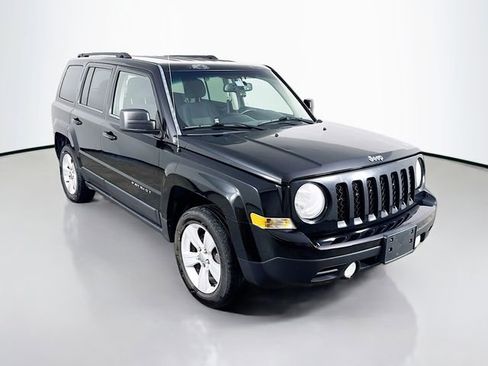 Used 2014 Jeep Patriot Latitude image 3