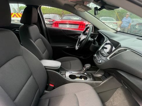 Used 2025 Chevrolet Malibu RS FWD image 8