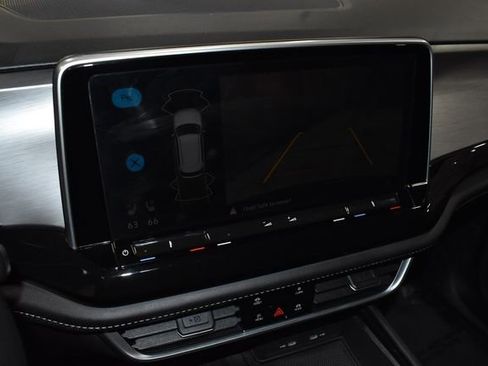 Used 2025 Volkswagen Atlas Cross Sport SE image 14