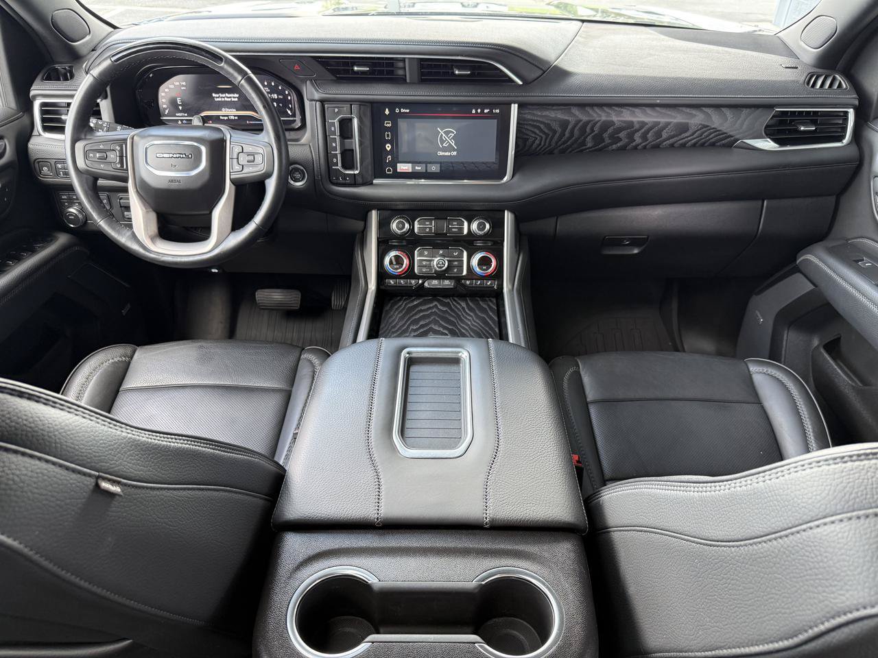 Used 2024 GMC Yukon Denali w/ Advanced Technology Package AWD/4WD image 32