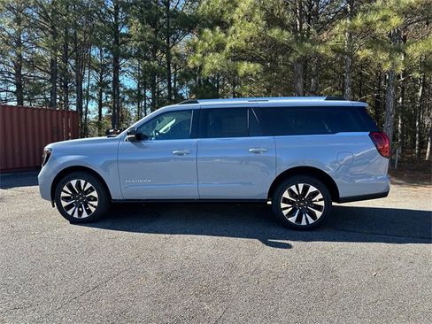 New 2025 Ford Expedition Max Platinum w/ Driver's Package image 4