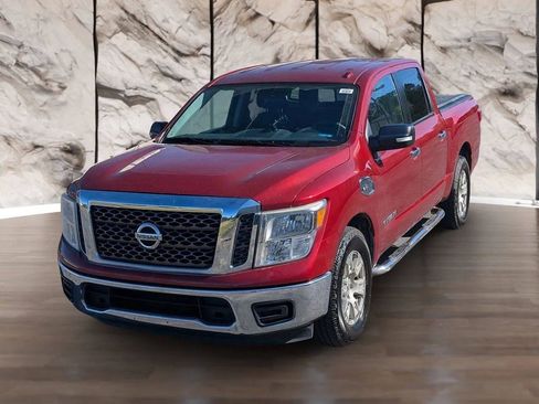 Used 2017 Nissan Titan SV RWD image 2