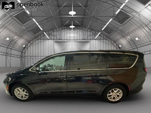 Used 2023 Chrysler Voyager LX FWD image 8