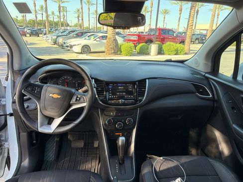Used 2018 Chevrolet Trax LT w/ LT Convenience Package FWD image 7