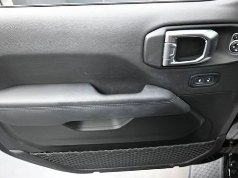 Used 2023 Jeep Wrangler Unlimited Sahara AWD/4WD image 13