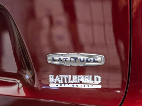 Used 2019 Jeep Cherokee Latitude w/ Popular Appearance Group image 8