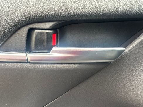 Used 2019 Toyota Camry SE image 8