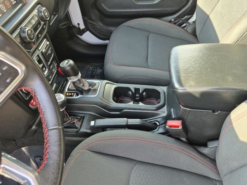 Used 2022 Jeep Wrangler Rubicon w/ LED Lighting Group AWD/4WD image 16