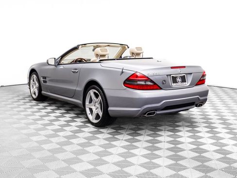 Used 2009 Mercedes-Benz SL 550 image 4