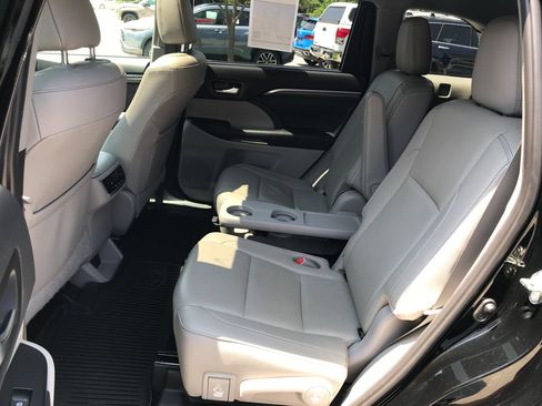 Used 2019 Toyota Highlander Limited AWD/4WD image 27