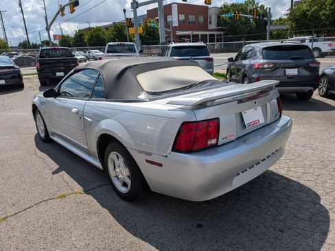 Used 2003 Ford Mustang Convertible RWD image 8