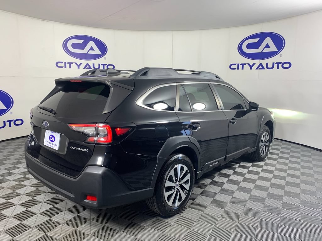 Used 2023 Subaru Outback Premium AWD/4WD image 3