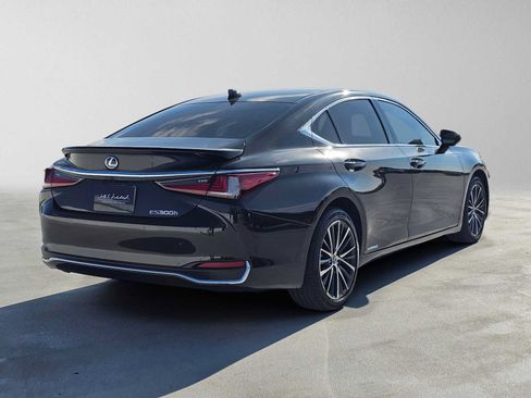 Used 2022 Lexus ES 300h w/ Premium Package FWD image 3