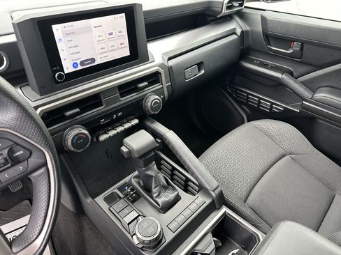 Used 2025 Toyota 4Runner SR5 AWD/4WD image 18