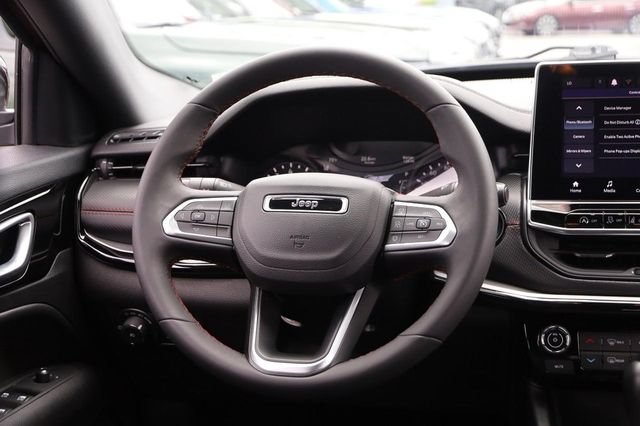Used 2025 Jeep Compass Trailhawk AWD/4WD image 22