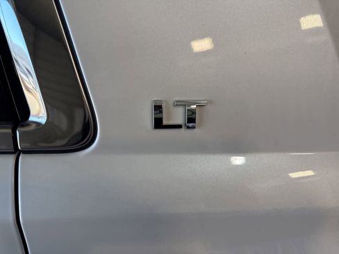 Used 2018 Chevrolet Tahoe LT w/ LT Signature Package RWD image 11