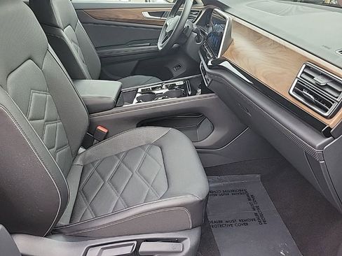 Used 2024 Volkswagen Atlas SE image 16