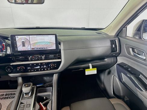 New 2026 Nissan Pathfinder Platinum w/ Cargo Package AWD/4WD image 21