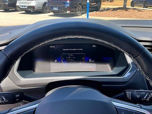 Used 2024 Volkswagen Tiguan SE image 28