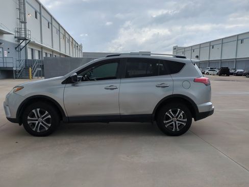 Used 2018 Toyota RAV4 LE image 8