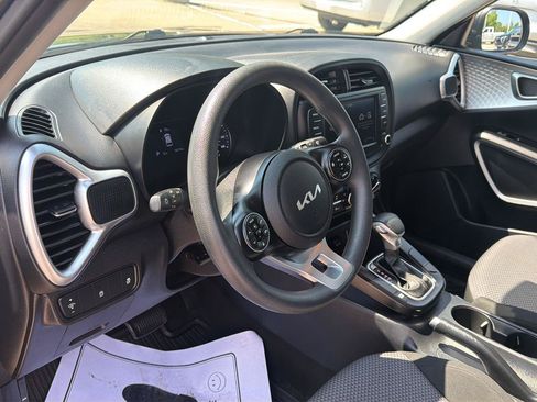 Used 2022 Kia Soul LX FWD image 16