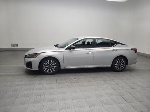 Used 2024 Nissan Altima 2.5 SV image 2