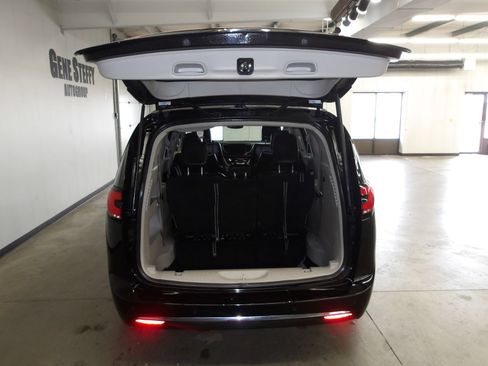 Used 2024 Chrysler Pacifica Limited FWD image 20