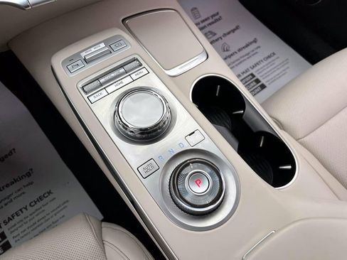 Certified 2022 Genesis GV70 2.5T w/ Cargo Package image 18