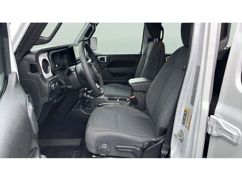 Used 2025 Jeep Wrangler Willys image 10