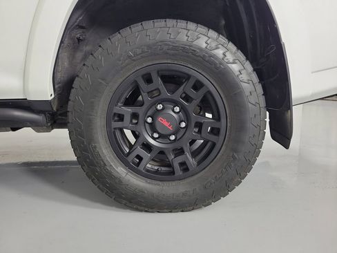 Used 2024 Toyota 4Runner SR5 Premium w/ Moonroof Package image 7