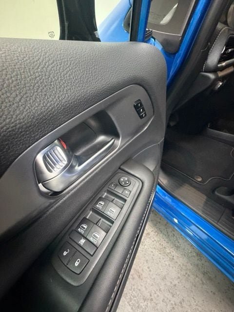 New 2027 Chrysler Pacifica Select FWD image 22