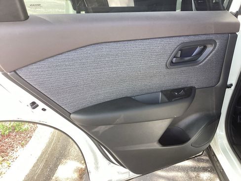 Used 2023 Nissan Rogue S AWD/4WD image 23