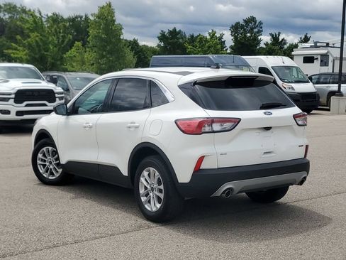 Used 2022 Ford Escape SE w/ Cold Weather Package AWD/4WD image 2