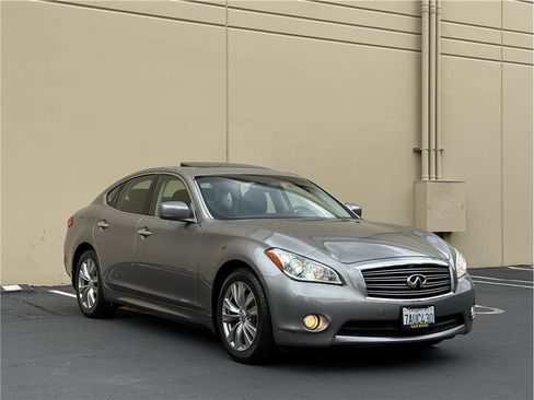 Used 2013 INFINITI M37 w/ Premium Pkg image 2