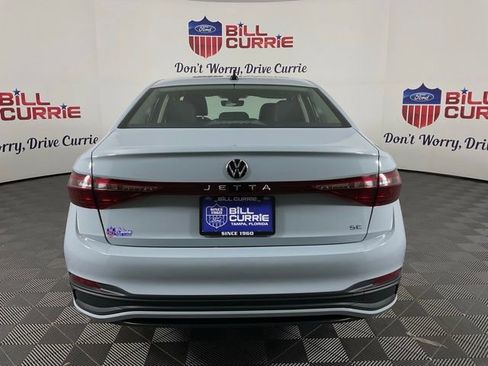 Used 2025 Volkswagen Jetta SE image 4