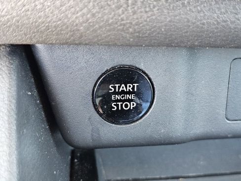 Used 2025 Nissan Rogue SV AWD/4WD image 23