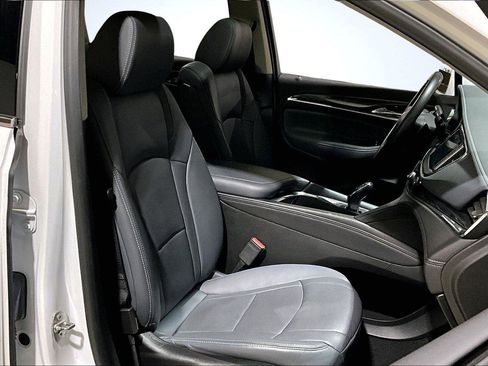 Used 2019 Buick Enclave Essence image 8